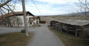 Skladiščenje desno od ceste na javnih površinah